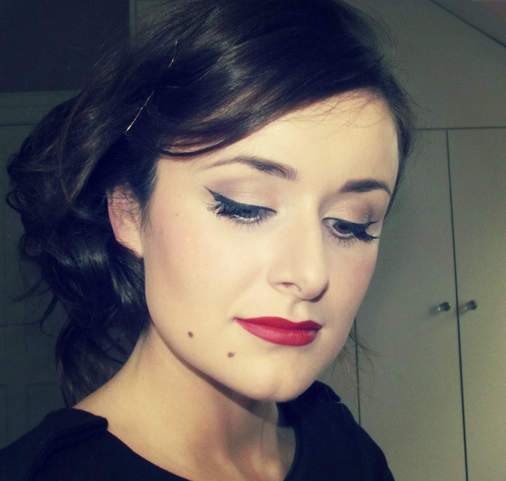 Cum a arătat machiajul ochilor până acum? Din 1920 până acum